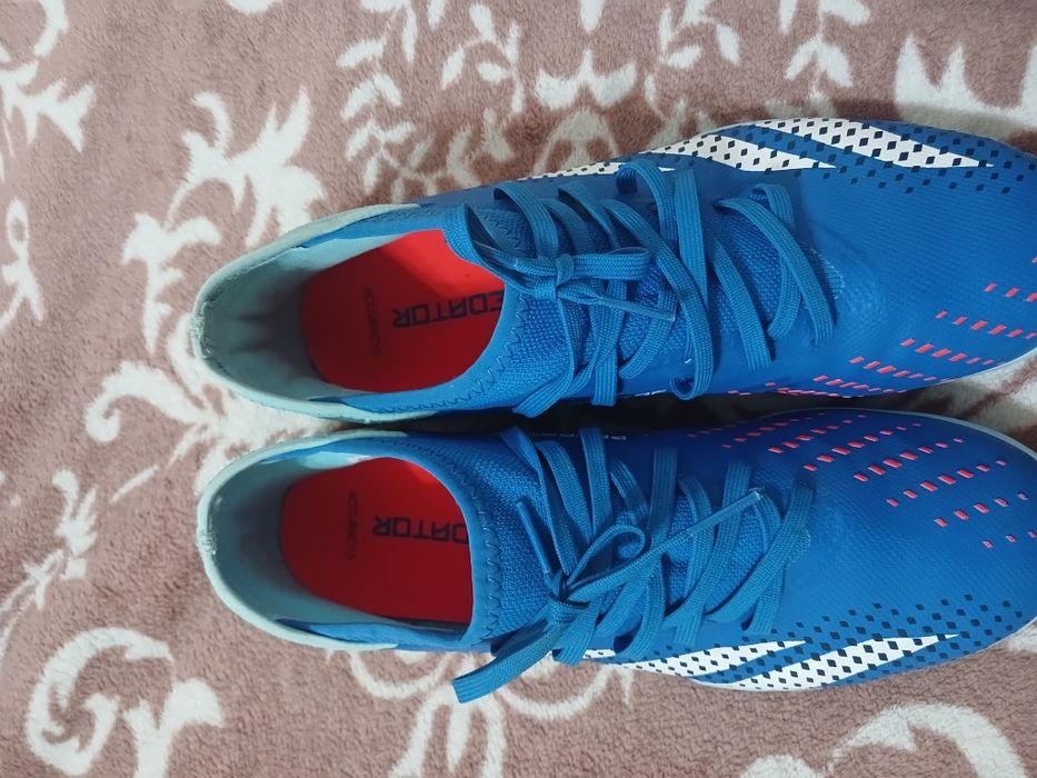 Футбольные кроссовһки Adidas Predator