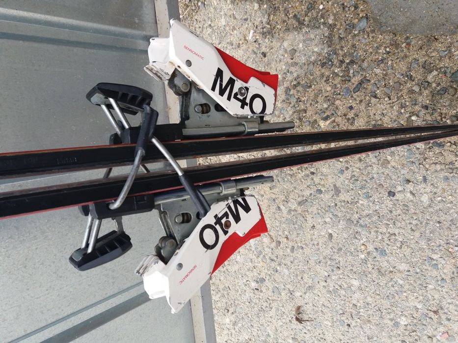 Продавам ски Младост