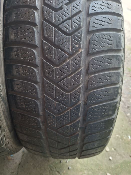 Продам шины 225/45/18 пирелли