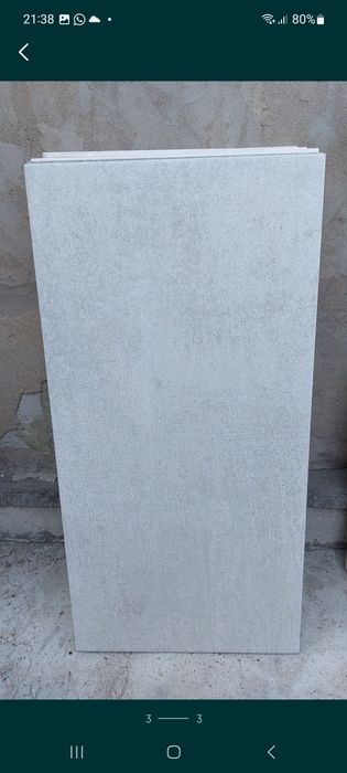 Кафель  и дверной добор обои