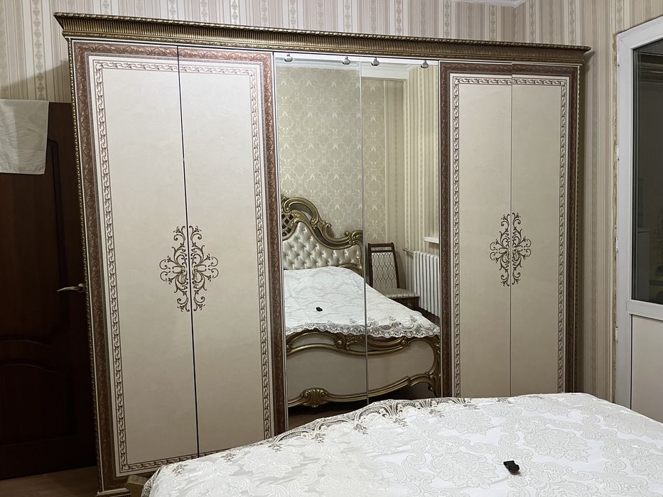 Продам спальный гарнитур в отличном состояний