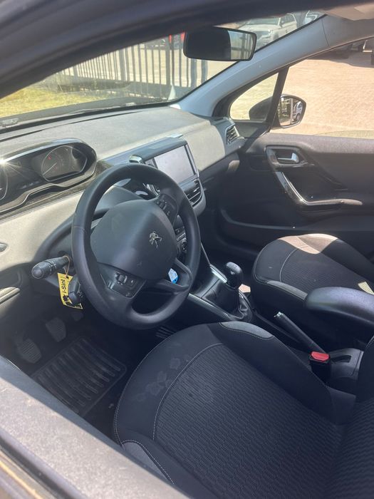 Peugeot 208 dezmebrez ! Nu mai am eleronul !