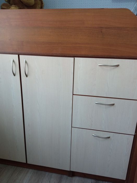 Детская кровать вместе со шкафом