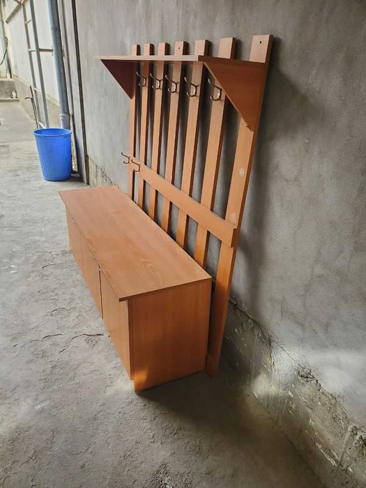 Продаётся прихожая (вешалка + тумба для обуви)