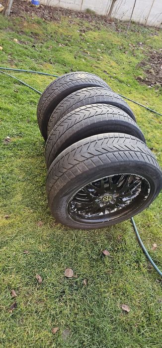Vând jante VW / Audi pe 18, echipate cu cauciucuri M+S 235/50/18