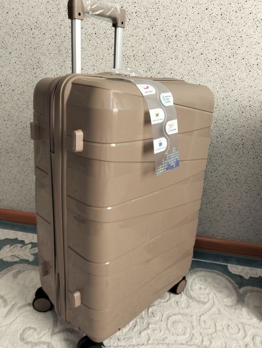 Продам новые чемоданы