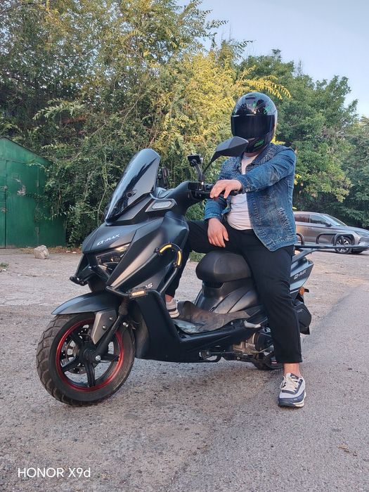 Skuter q max  8200 km probeg  sotiladi