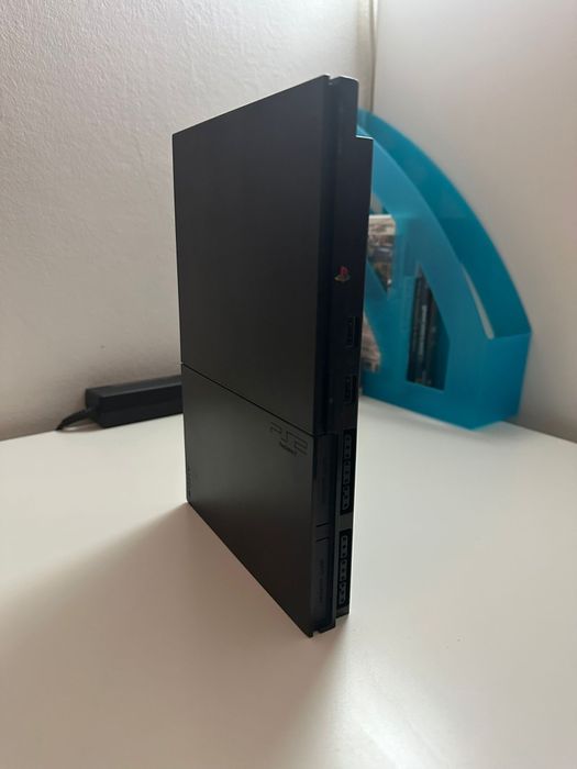 Vând PS2 Slim cu jocuri