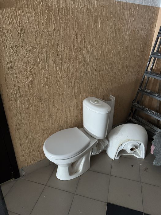 Продаю унитаз в отличном состояний