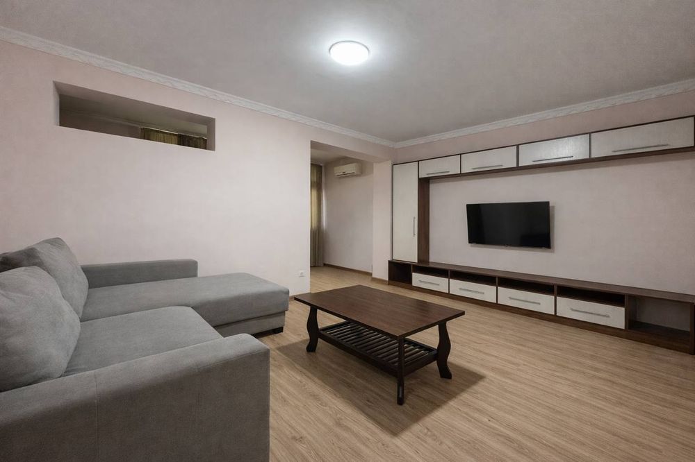 Продаётся 2х комнатная квартира, ГУВД, Садыка Азимова