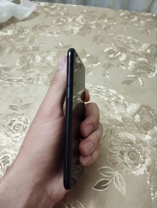 Iphone 7  Xotirasi 128