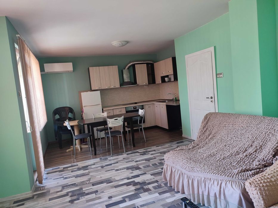 Дава се под наем Тристаен апартамент в Царево - 90 кв.м за 306 € - Снимка #1