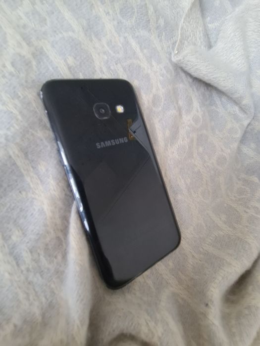 Samsung a3 2017 сост хорошая