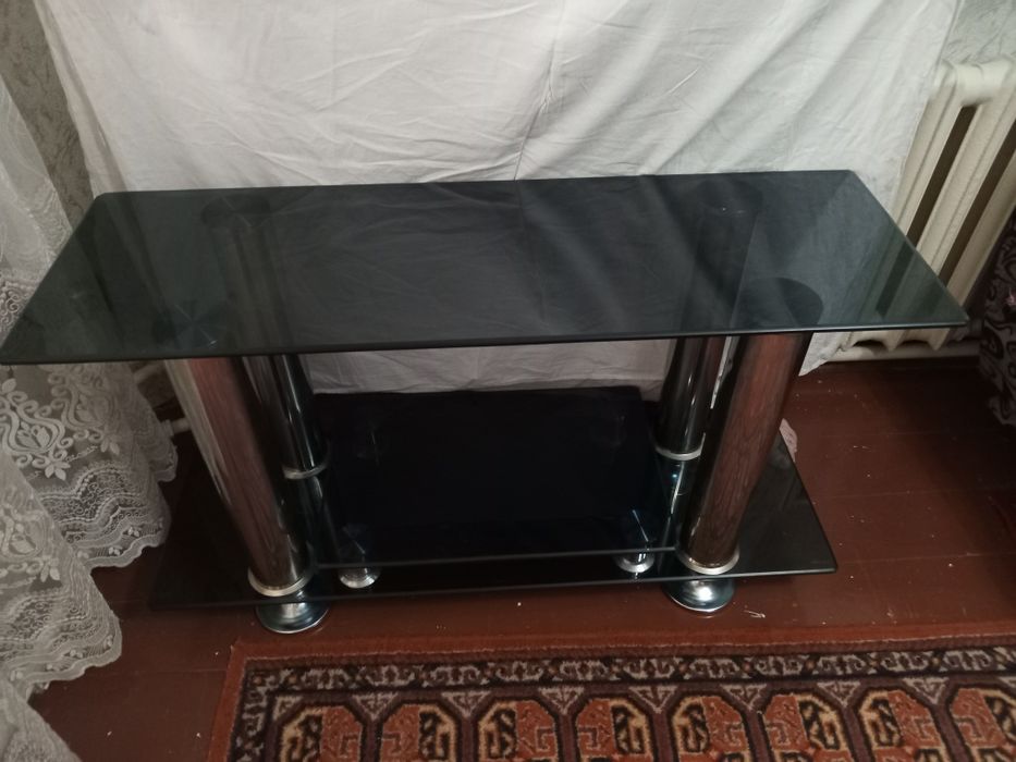 Стеклянный столик 3х полки 167см.×35см.×1см