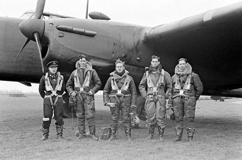 конструктор модель самолета AW-38 в масштабе 1/72 FROG СССР!