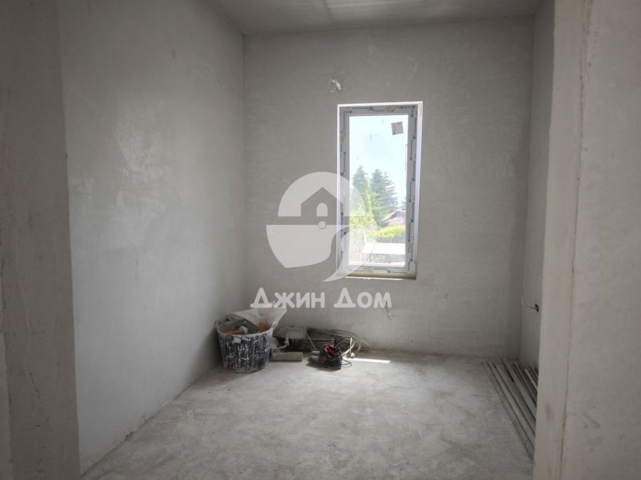 Просторна двуетажна къща в гр. Бяла