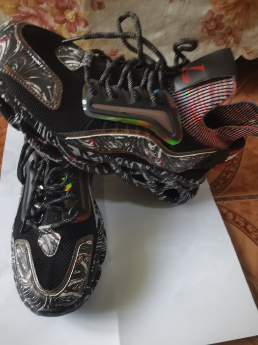 Adidași moderni ușori