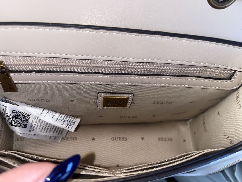 Дамска чанта Guess Izzy