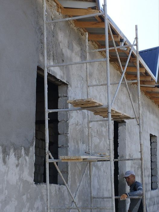 Уй сотилади. Навоий вилояти Фарход савхозда жойлашган.