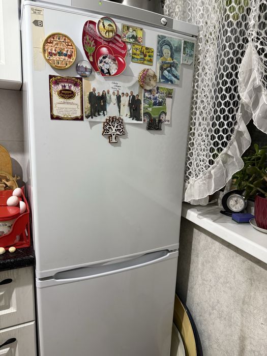 Продаю холодильник Indesit