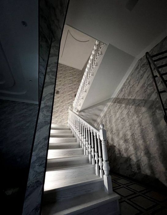 Яшнабад возле Кафе Акмал Балик Евро Дом 2,2 сотки 180 м² 6 комнат