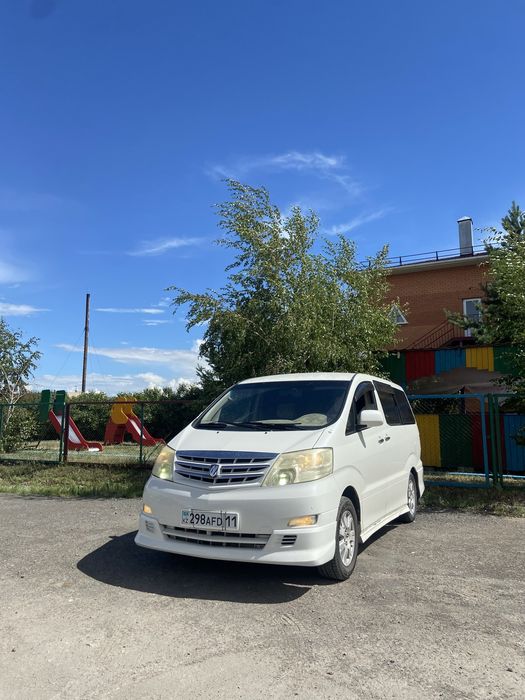 Машина Тоиота Альфард