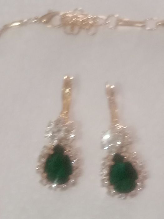 Продается комплект бижутерии. Колье , серьги , кольцо,