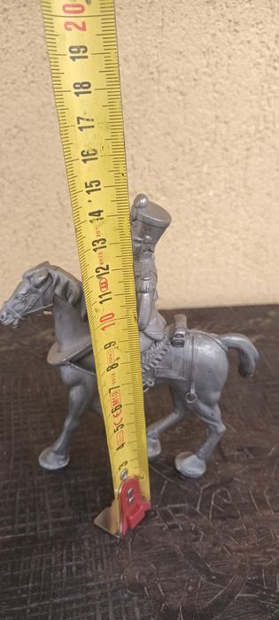 Statuie, metal neferos