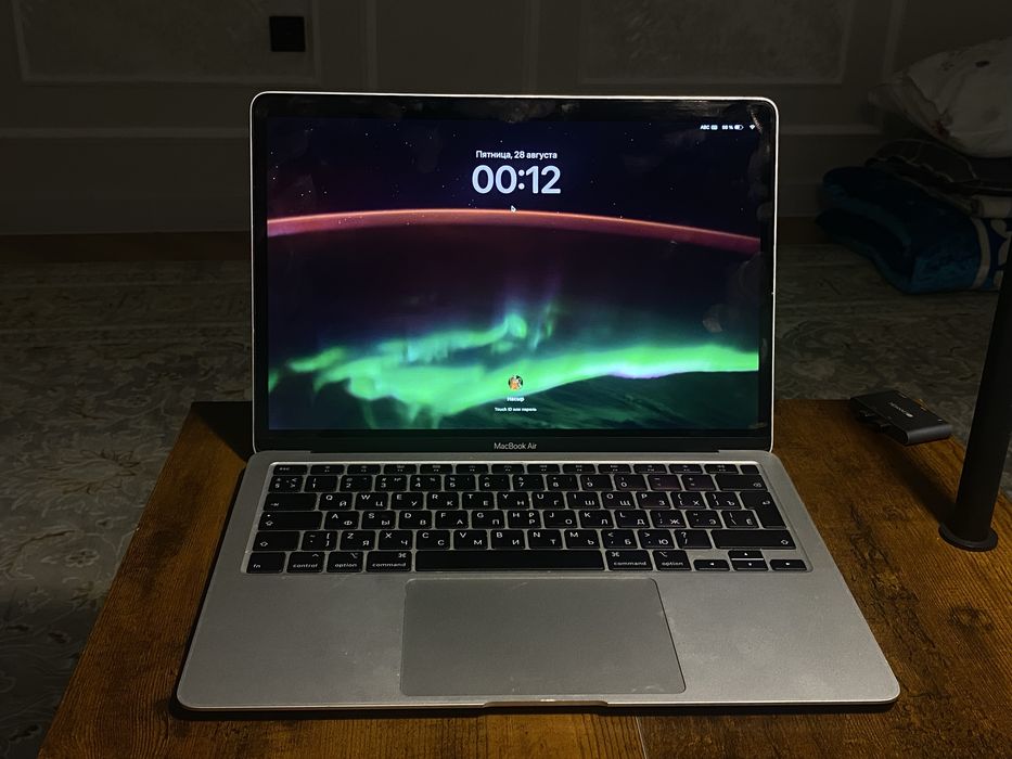 Продаю MacBook air 13
