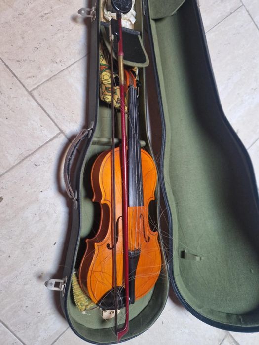 Старинна цигулка