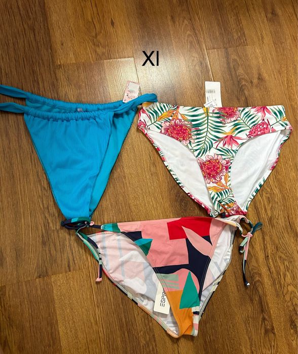 Sutiene si slipi de baie bikini