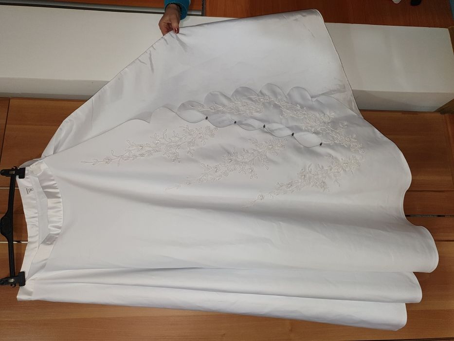 Fusta eleganta de gală