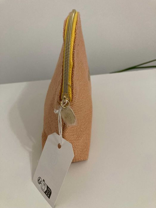 Козметичен комплект Черешова градина на L'Occitane, нов