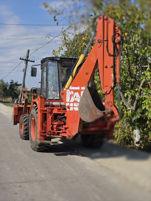 Buldo-excavator Fai  Komatsu 266D