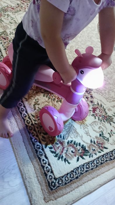 Продам беговел толокар