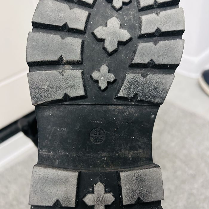 Продам веченние сапоги для девочки