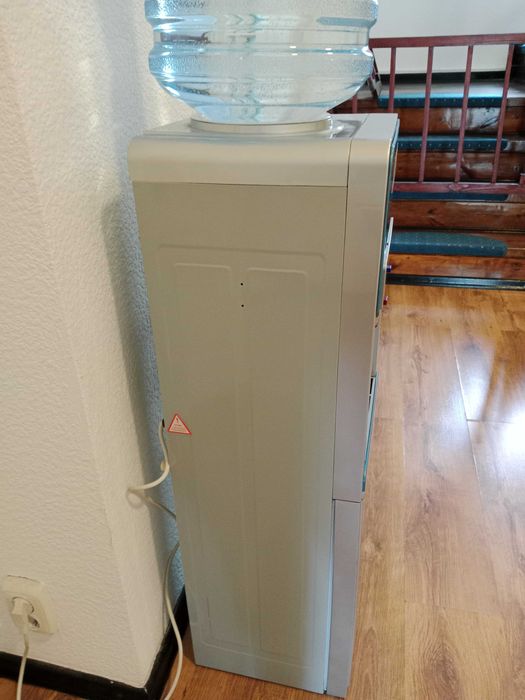 Кулер (диспенсер) для воды