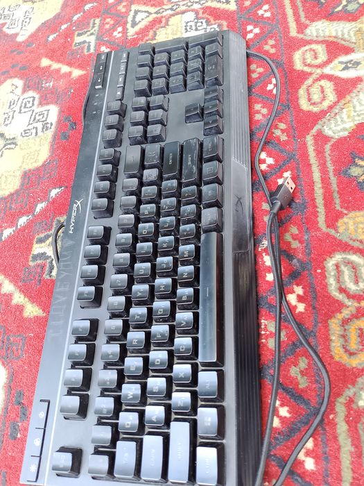 продам СРОЧНО Клавиатуру HyperX