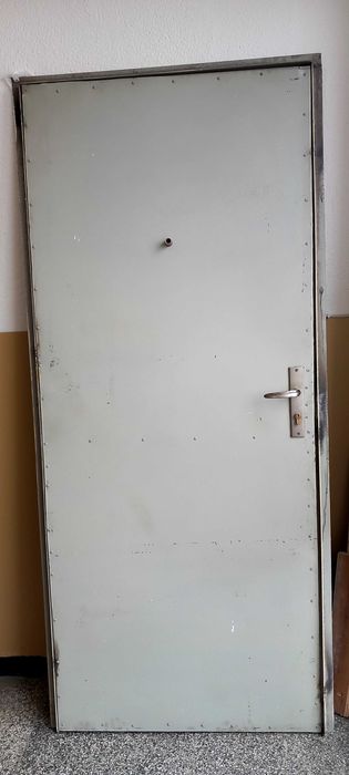 Метална входна врата за апартамент