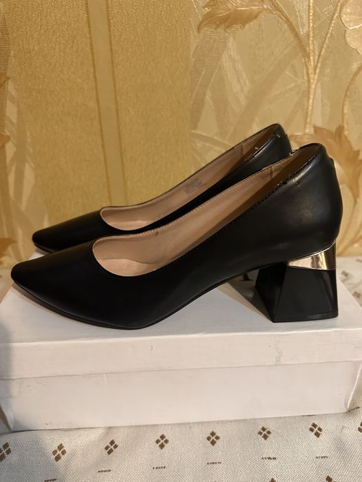 Туфли черные 35 размер.