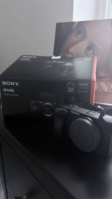 Vând kit Sony A6400 – (body in garanție)
