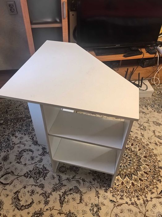 Стул трох угольней