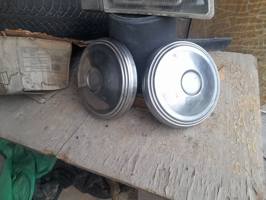 Продам 2 колпака от колёс!
