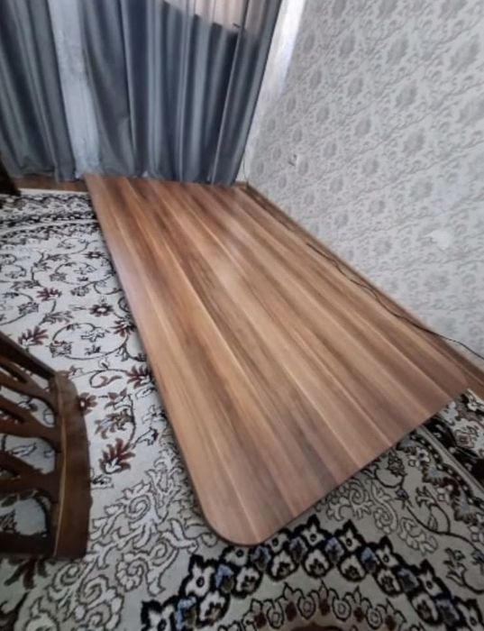 Стол для гостей