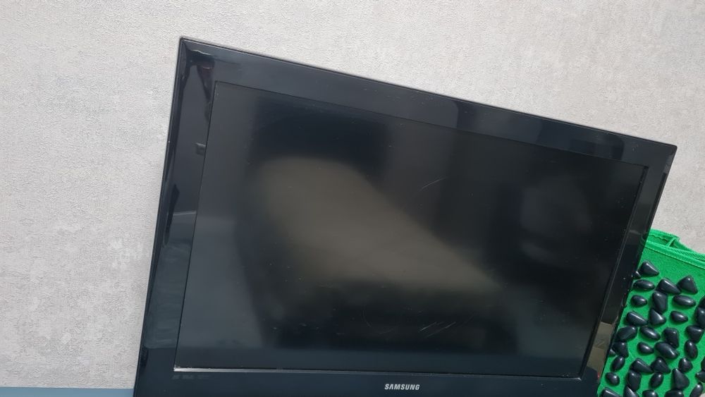 Продам телевизор  самсунг на запчасти