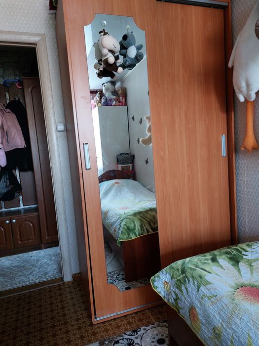 Продам шифонер с зеркалом