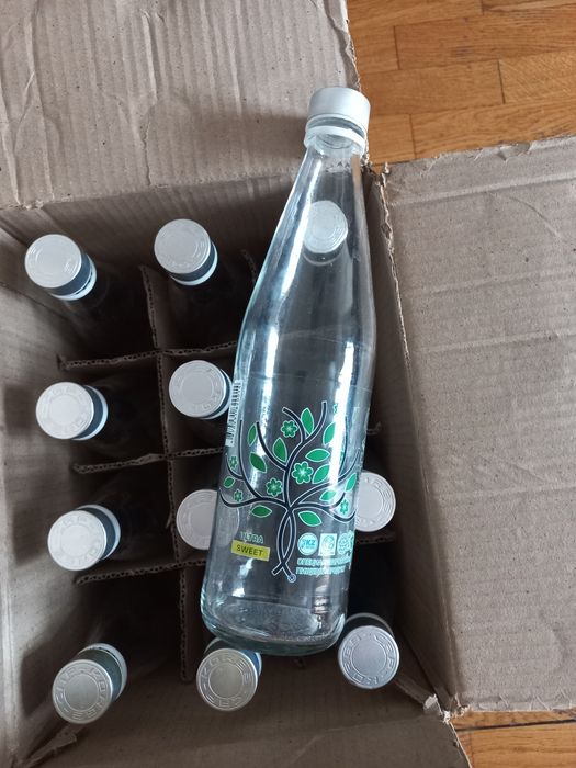 Бутылки с крышкой