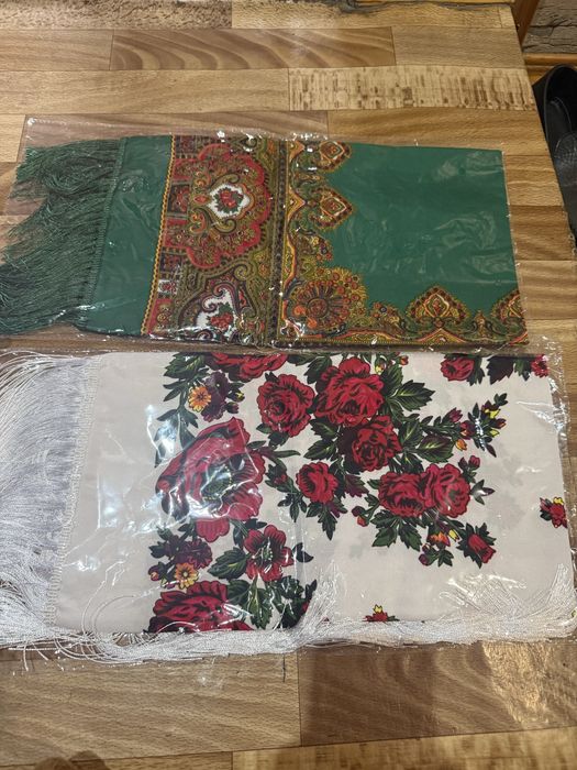 Платки шарфы новые в упаковках