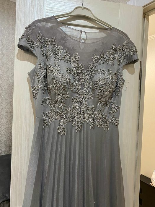 Вечерние платья  срочноразмер 48,50