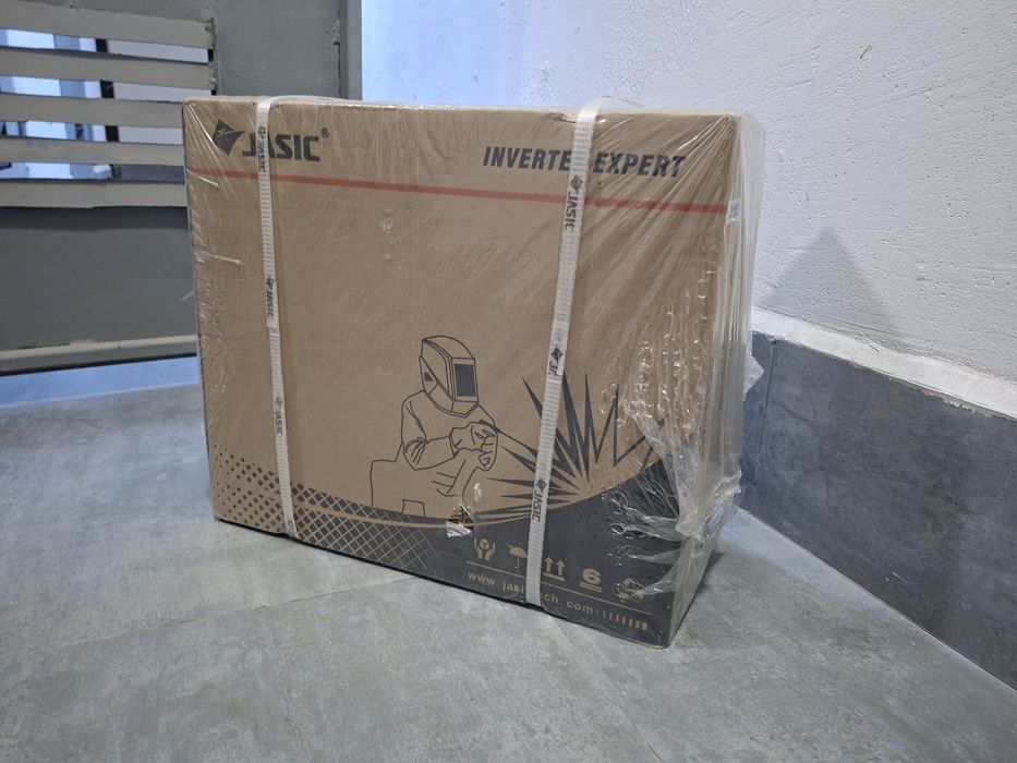 Продам. Сварочный aппарат. Jasic ARC300 z238